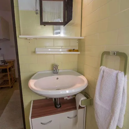 In 36584 * Mali Losinj