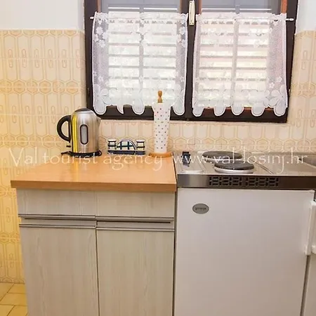In 36584 Appartamento Mali Lošinj