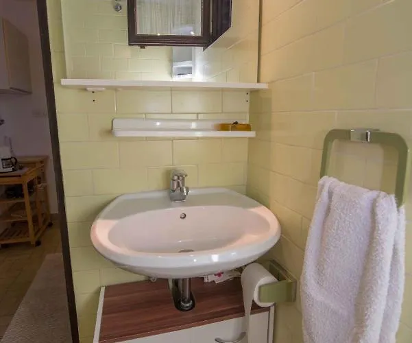 In 36584 * Mali Lošinj